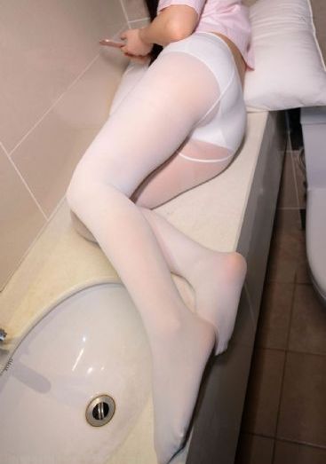 不扣钮的女孩